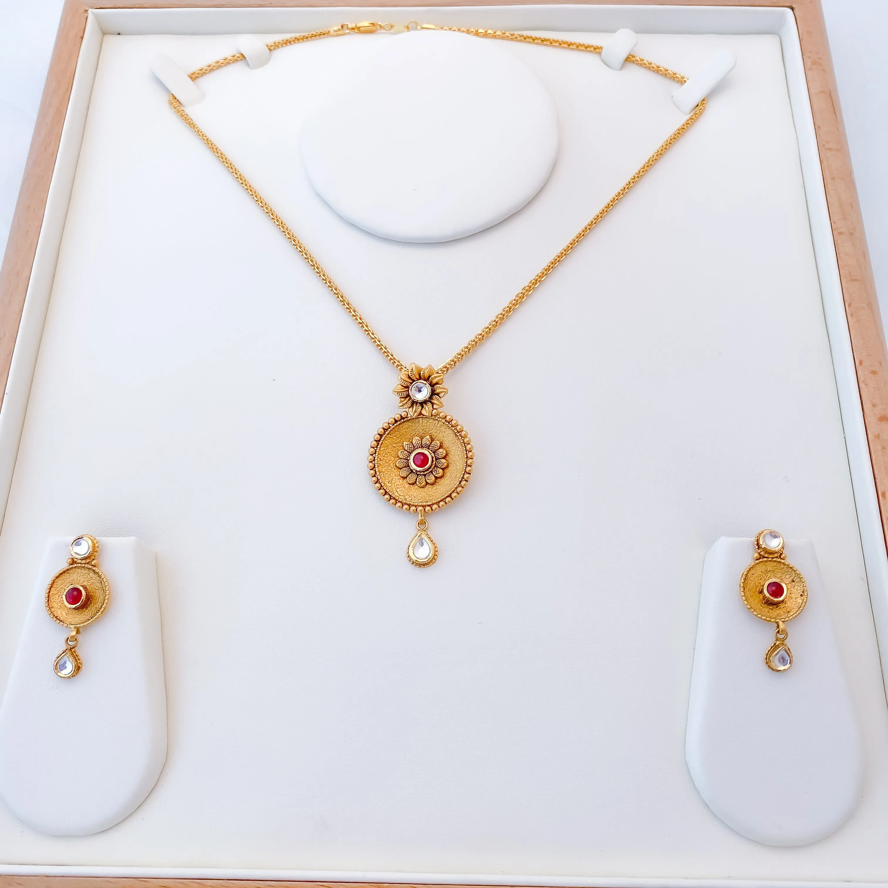 Antique Concave Plate Kundan Pendant Set