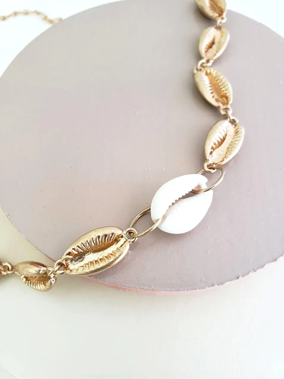 Samantha Puka Shell Necklace | Gold Puka Shell Chain with Natural Puka Shell Accent | Boho Beach Babe Accessories | Single Strand Sea Shell Necklace