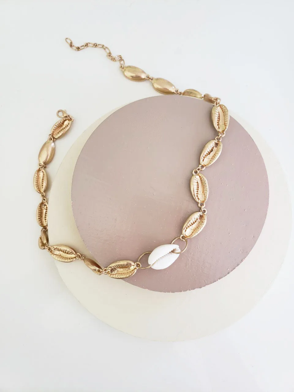 Samantha Puka Shell Necklace | Gold Puka Shell Chain with Natural Puka Shell Accent | Boho Beach Babe Accessories | Single Strand Sea Shell Necklace