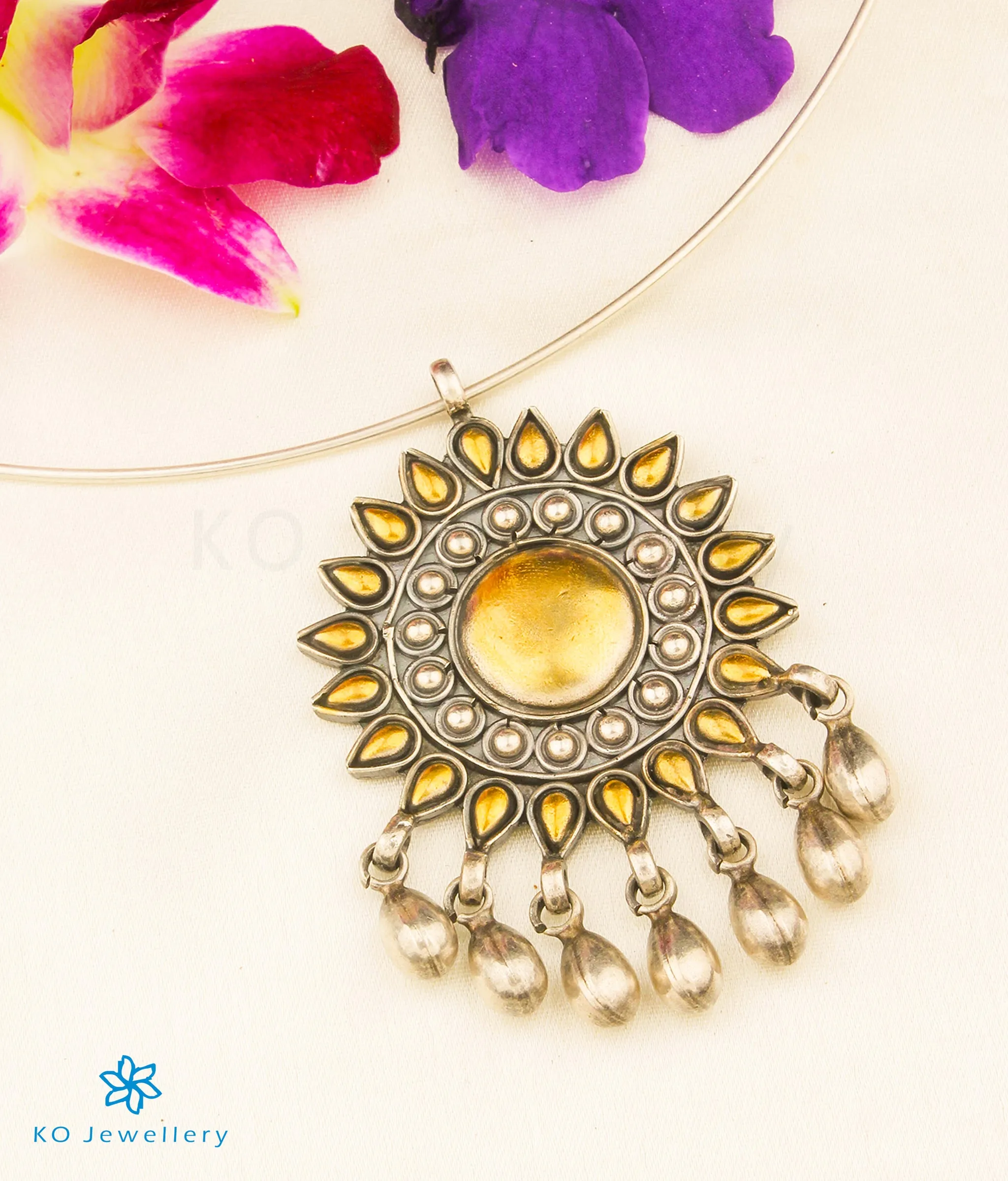 The Avika Silver Pendant (Two-Tone)